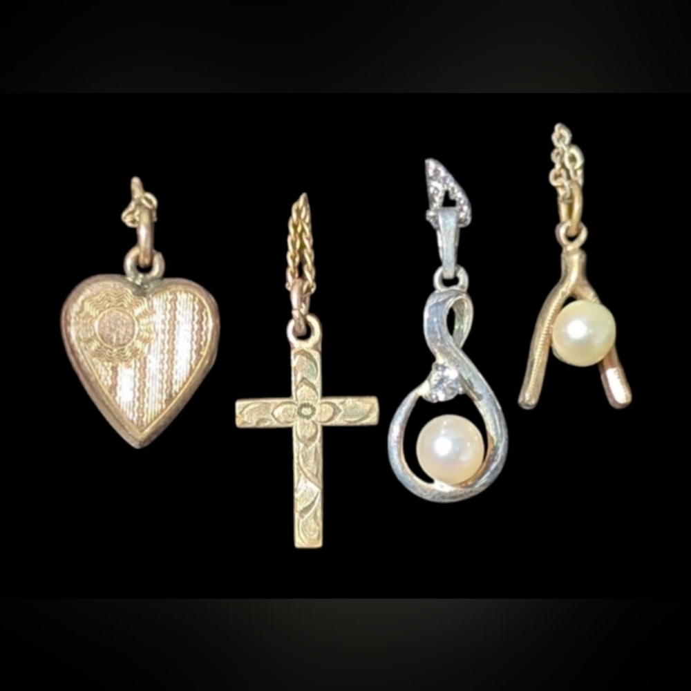 Elegant Gold and Silver Pendant Set with Pearls